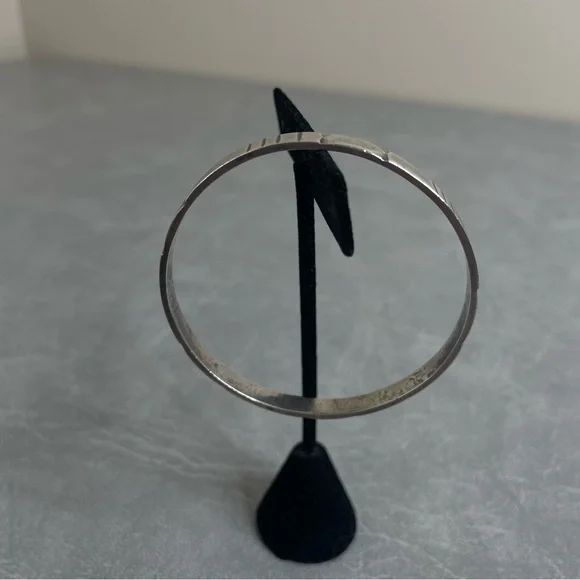 Vintage Mid-Century North African Silver Bangle Bracelet - Picture 2 of 9